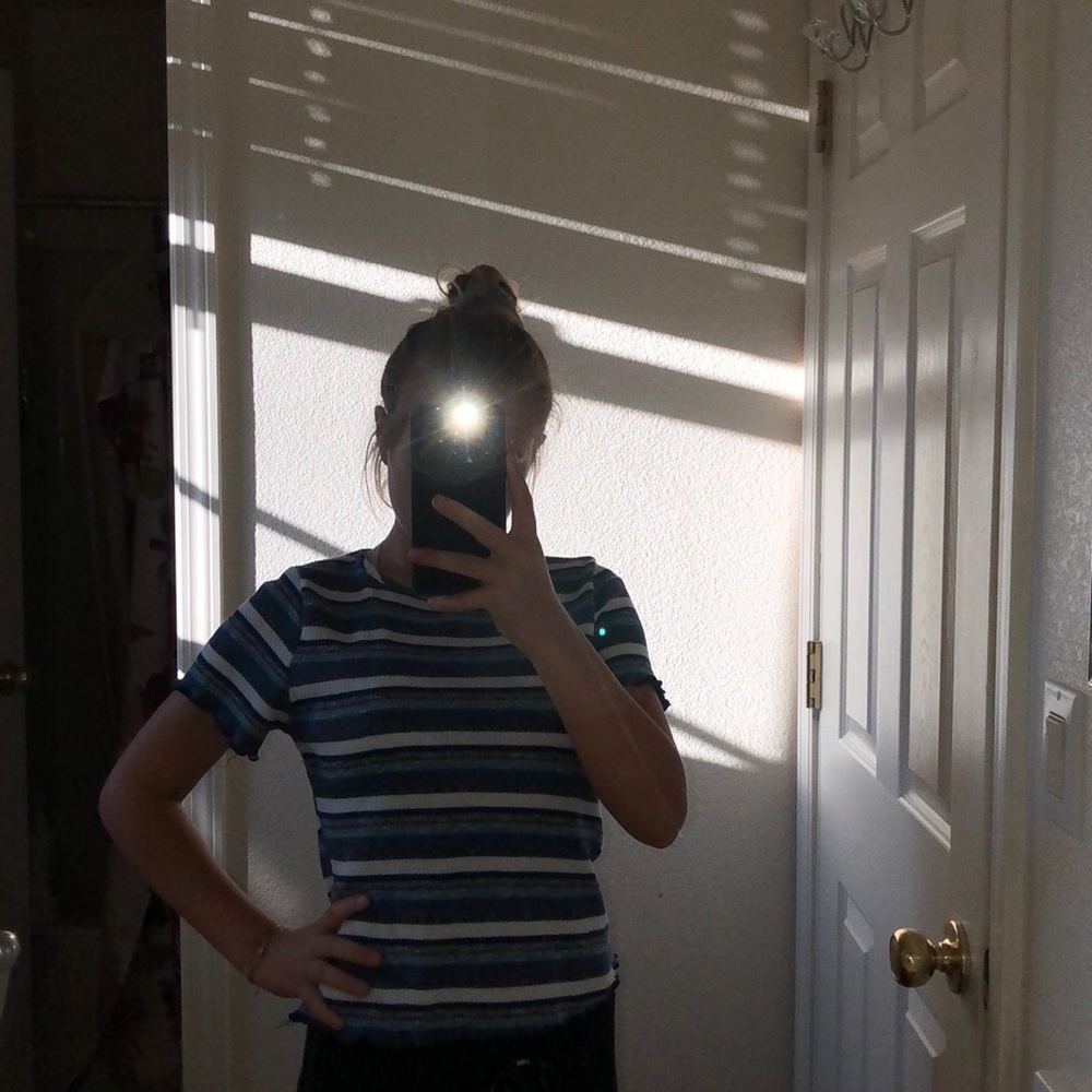 Cute blue top 💙⭐️